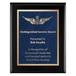 Plaque 9 x 12 Noire et Bleue en bois laminé avec plaquette en laiton bleu et bordure dorée – Série Marble Mist