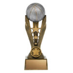 Trophée Basketball 14″ en résine finition or antique, avec ballon sculpté et socle étoilé. Idéal pour tournois et compétitions.