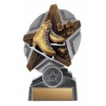 Trophée ProStar 6,75″ en résine pour patinage artistique, idéal pour célébrer les performances élégantes et techniques des patineurs. Personnalisable avec texte et logo.